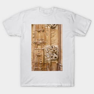 manuelino (style) stone work. Mosteiro da Batalha. T-Shirt